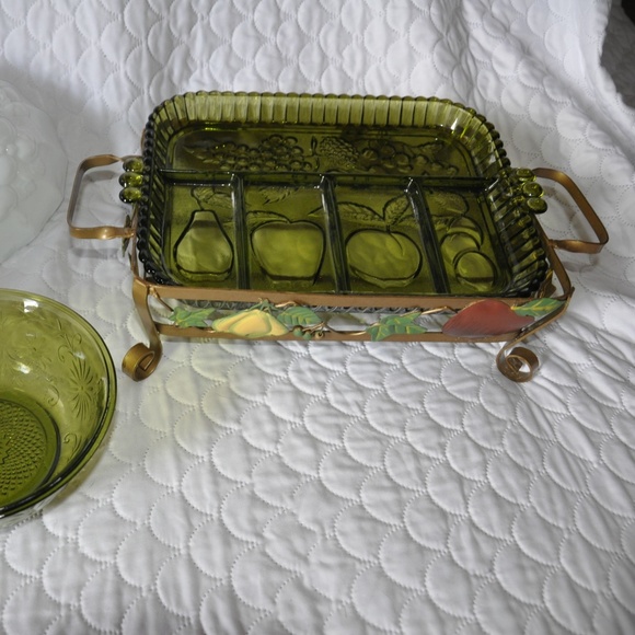 Vintage green divided dish with carrier - Picture 1 of 1